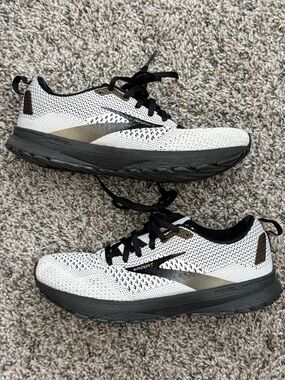 Brooks Revel - Women’s